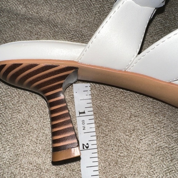 Elegant White Women's Sandals - Picture 5 of 7